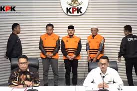 KPK Perpanjang Penahanan Bupati Bekasi Ade Kuswara dan Ayahnya