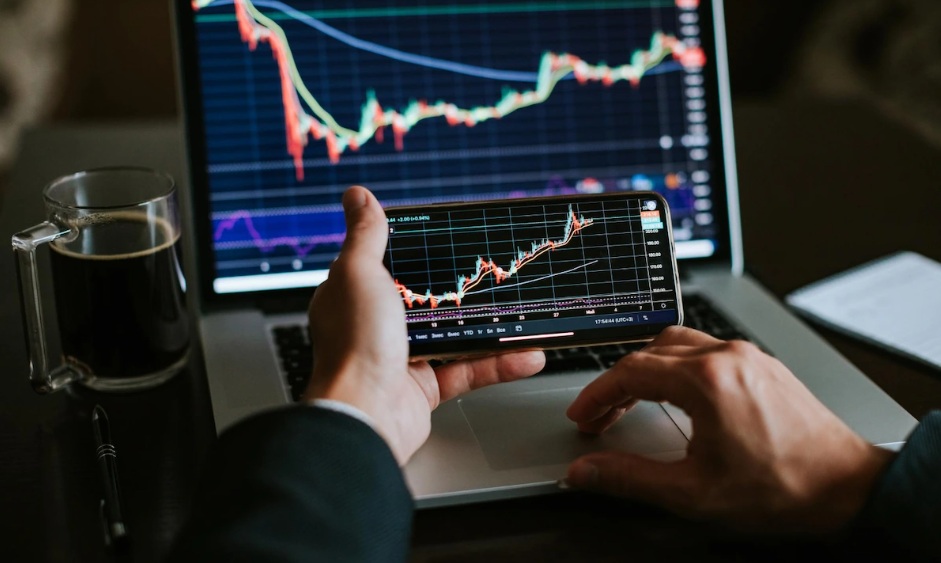 Beda Arah Gerak 4 Saham Baru Pemantauan Khusus: Dua Ngegas, Dua Amblas