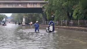 Senin Pagi Titik Banjir Jakarta Sudah Surut, Darurat Hubungi 112