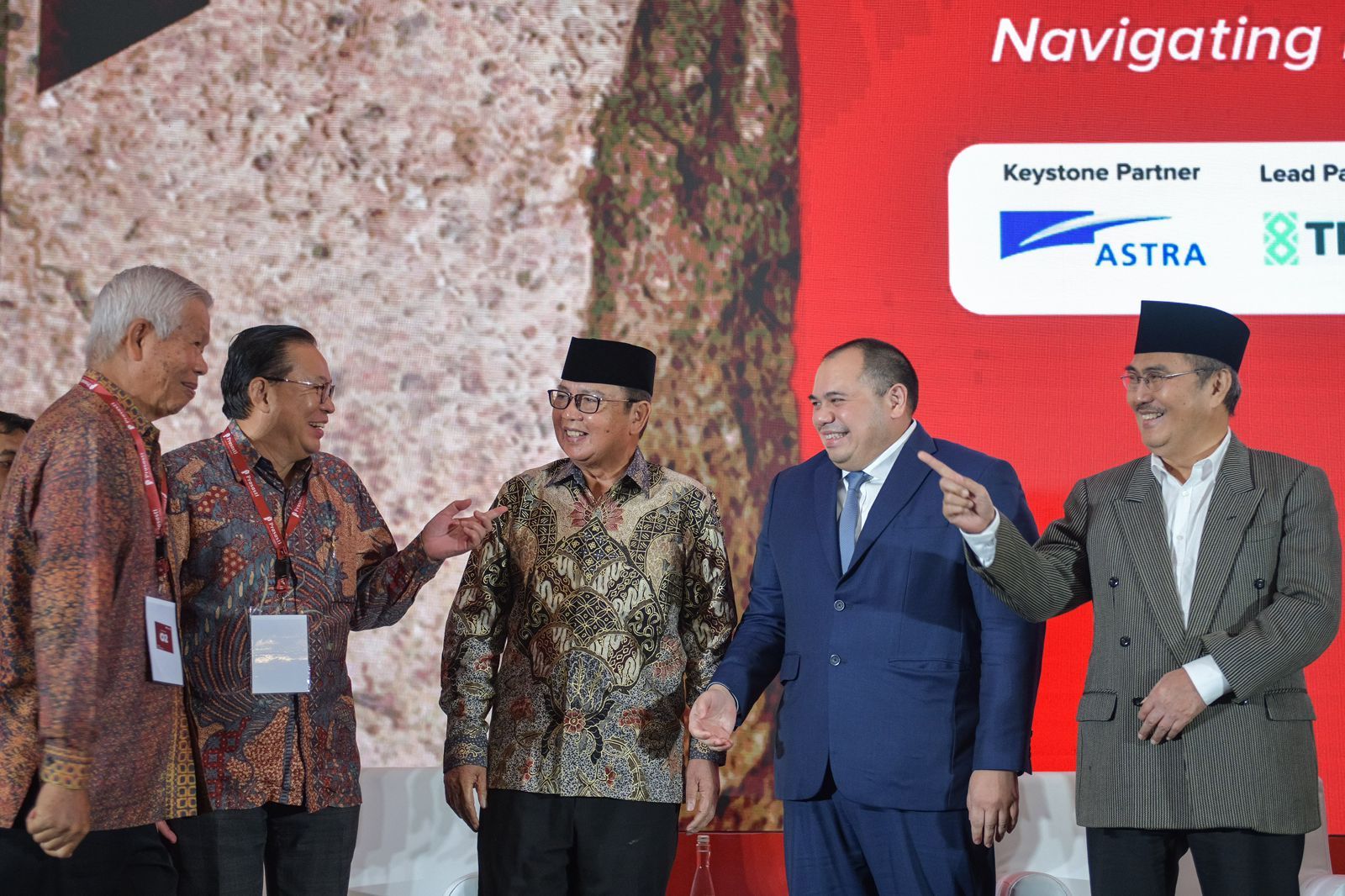 Hadiri Prasasti Ekonomi Forum