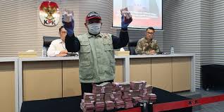 OTT KPK di Depok, Barang Bukti Rp850 Juta Dalam Tas Ransel Diamankan