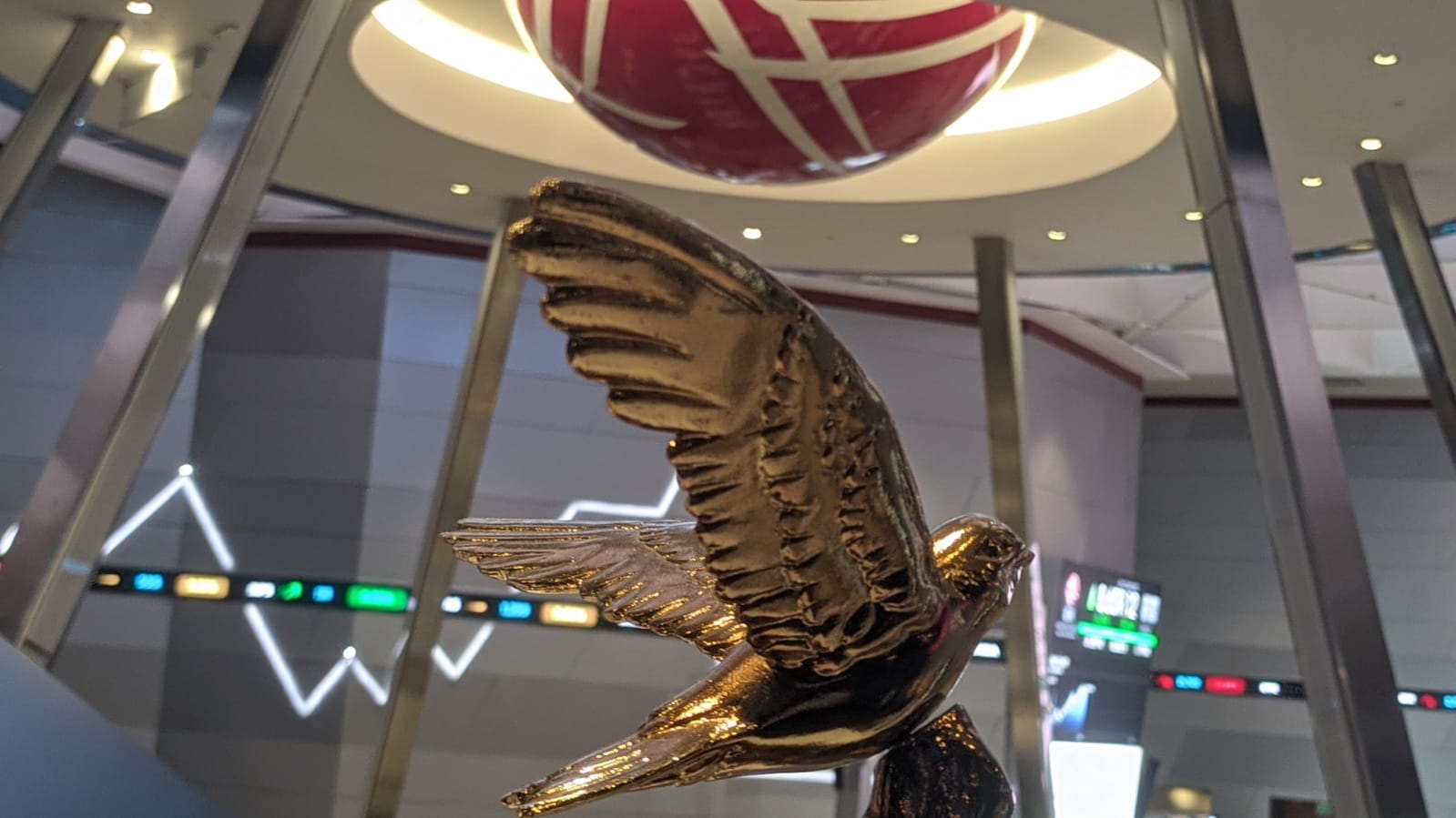 IHSG Bangkit ke 8.012 di Sesi I (9/2), Saham Emas Kompak Terbang