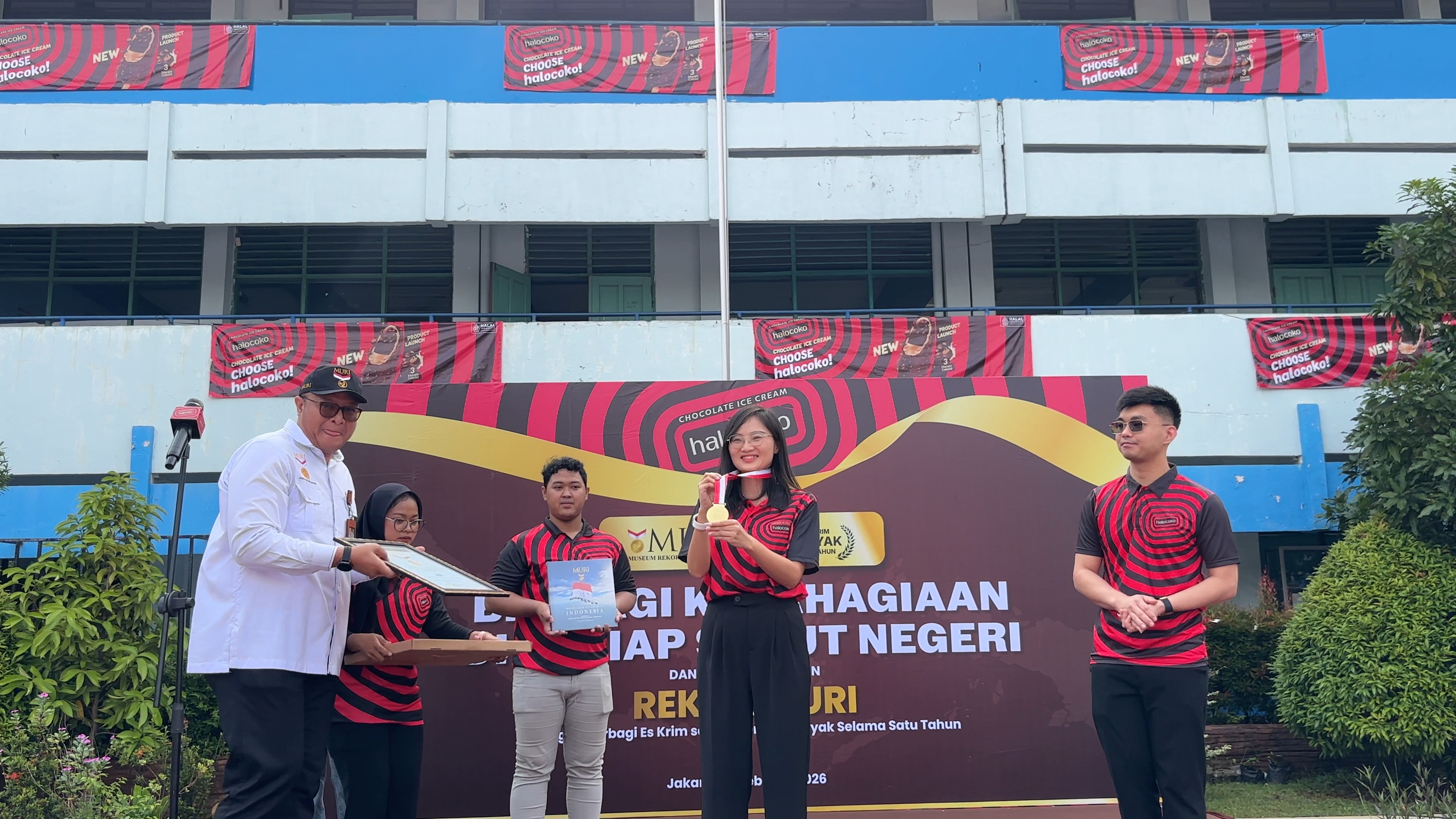 Halocoko Raih Rekor MURI Via Gerakan Berbagi Kebahagiaan Terbanyak