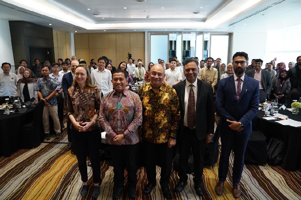 Mampu Tekan Tarif USD0,03/KWh, RI Belajar PLTS dari India