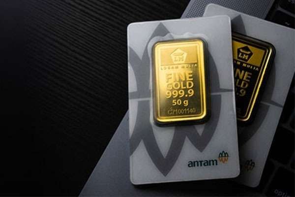 Harga Emas Antam Senin Ini Turun Rp5.000 Per Gram