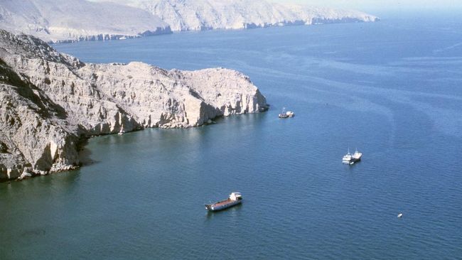 Borok Diplomasi Barat: Bom Waktu 4 Dekade di Selat Hormuz
