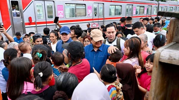 Presiden Sapa Warga Di Bantaran Rel Kramat, Senen