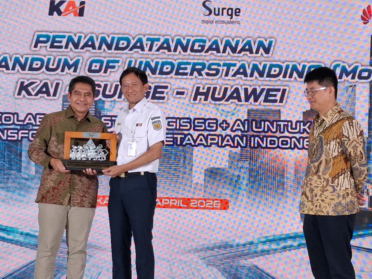 KAI, SURGE, dan HUAWEI Teken MoU Strategis Tripartit Inovasi 5G+AI