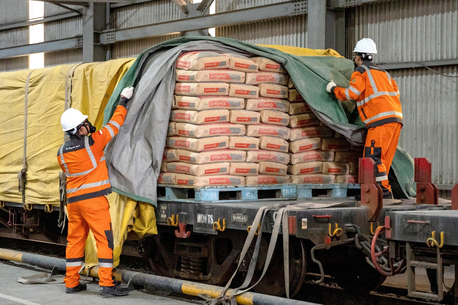 Perkuat Dominasi Semen Hijau, SMGR Borong 5 Sertifikat Platinum