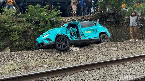 Kemenhub Akan Audit Ulang Taksi Green Buntut Tabrakan Kereta