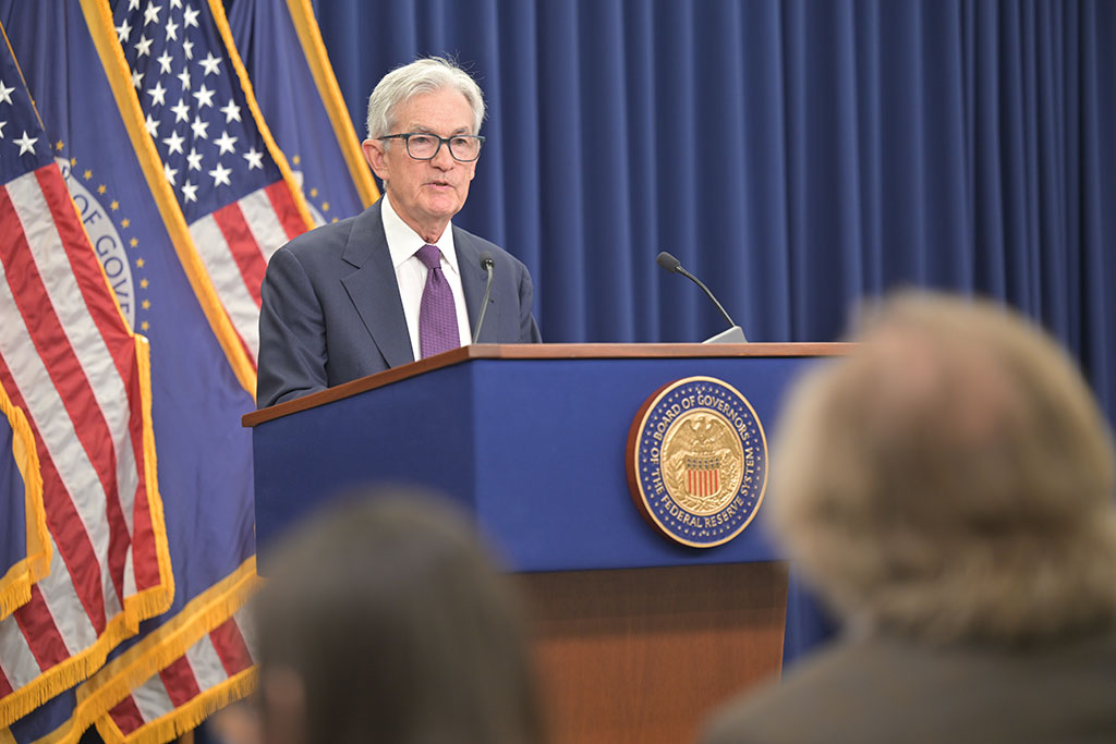 The Fed Tahan Suku Bunga, Trump Gagal Ubah Lewat Orangnya