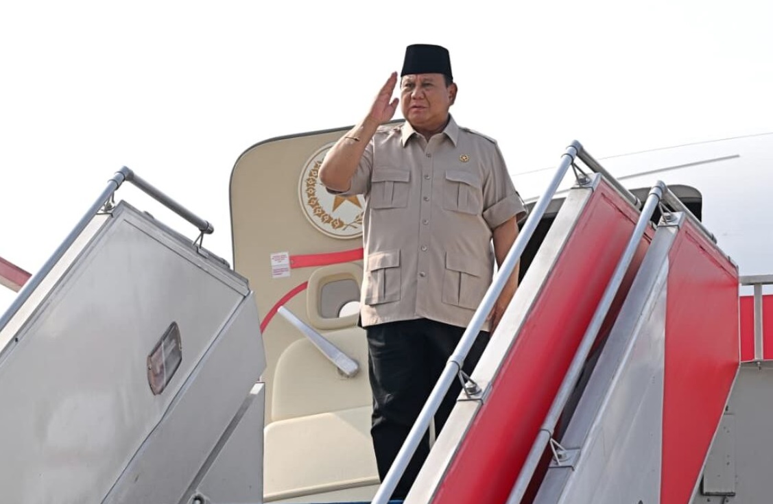 Terbang ke Cebu Tadi Pagi, Prabowo Cuma Didampingi Bahlil dan Teddy