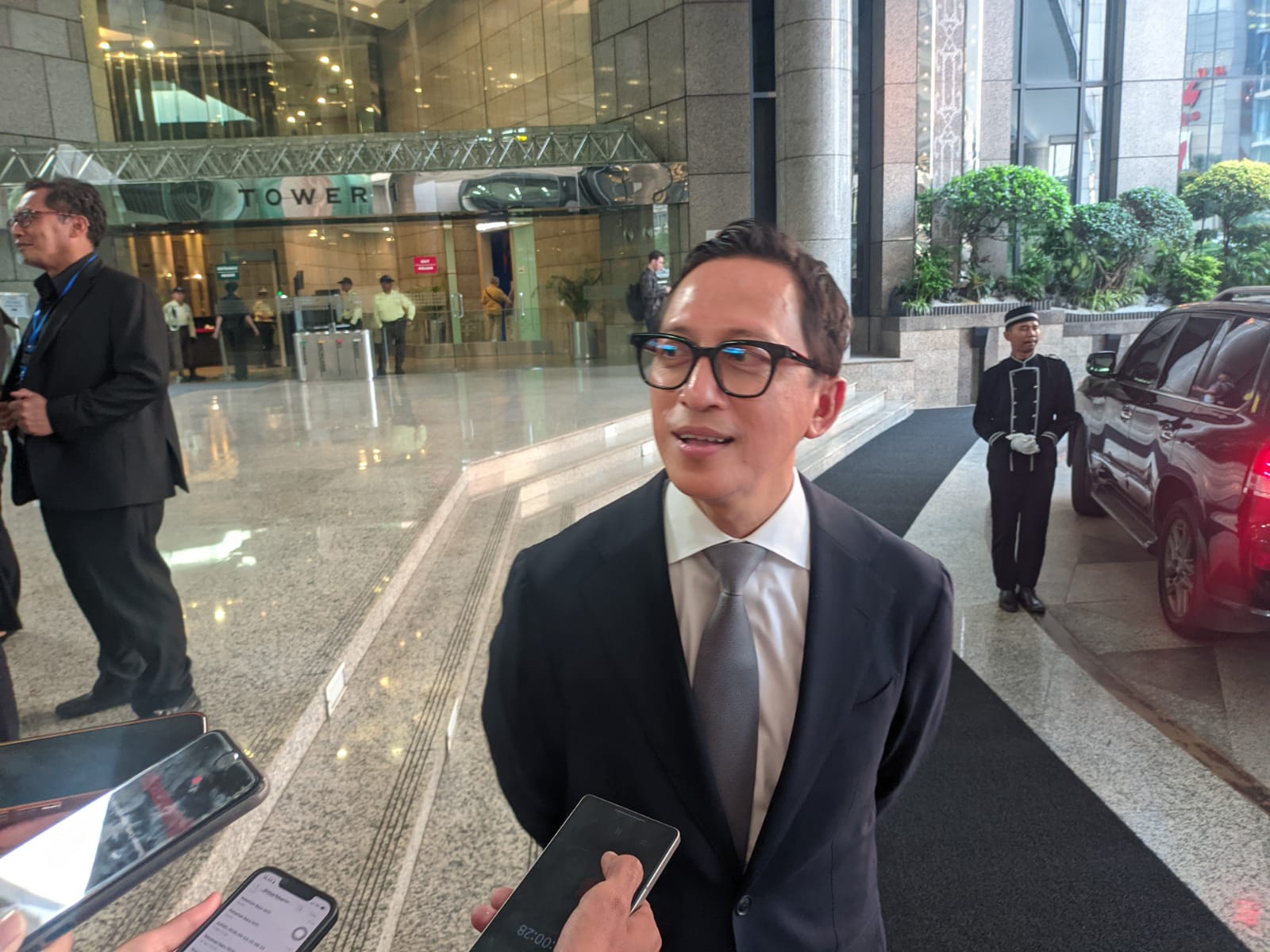 Dari Goldman Sachs ke IDX, Oki Ramadhana Bidik Kursi Dirut BEI