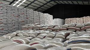 Stok Beras 5,3 Juta Ton di Gudang Bulog, Anggota DPR Soroti Bahaya Ini