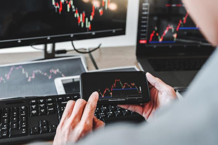 Investor Ritel FOMO, Awas Kena Jebakan Pompom!