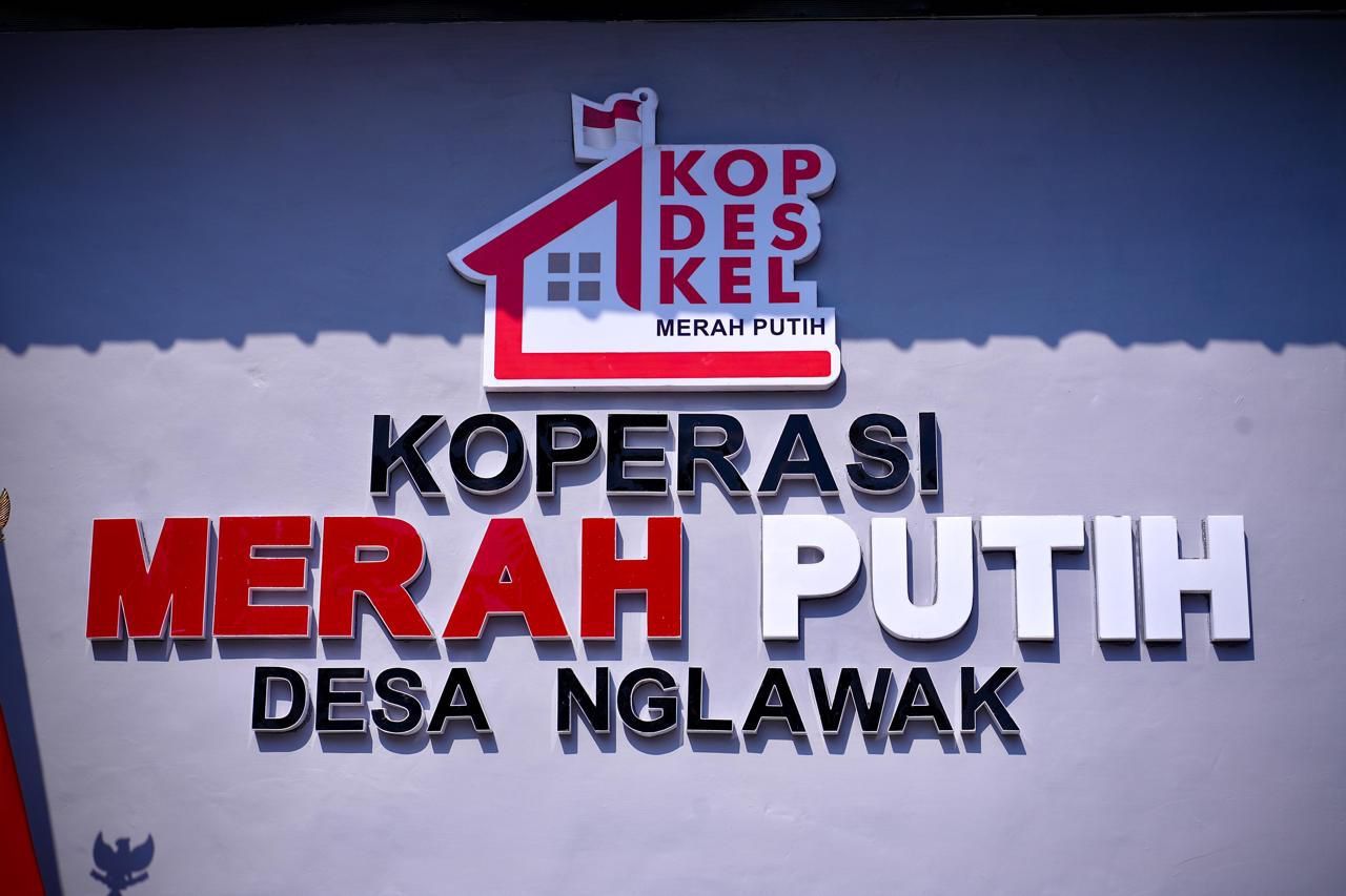 Beda Arah Saham AMRT dan DNET, Kopdes Merah Putih Biang Kerok?