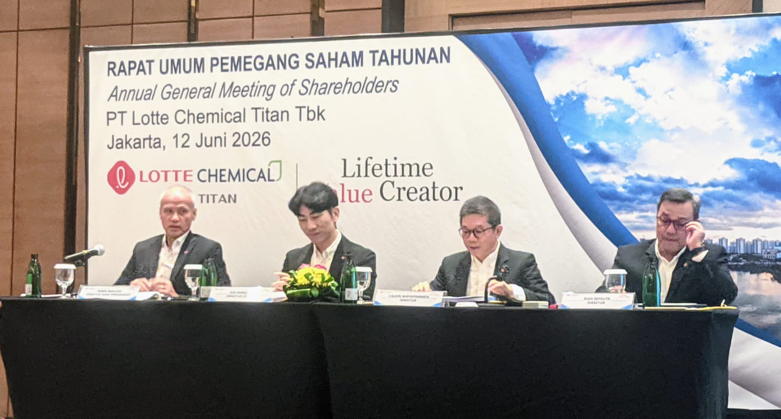 Grup Lotte (FPNI) Kaji Free Float 15 Persen, <i>Delisting</i> atau Lanjut?