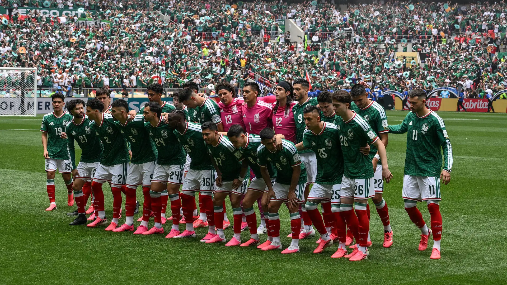 Sepatu Pink Mewarnai Laga Piala Dunia 2026, Trend Apa Ini?