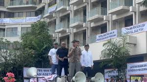 Kivlan Zen di Eksekusi Hotel Sultan, Ngaku Wakili Ahli Waris PB VIII