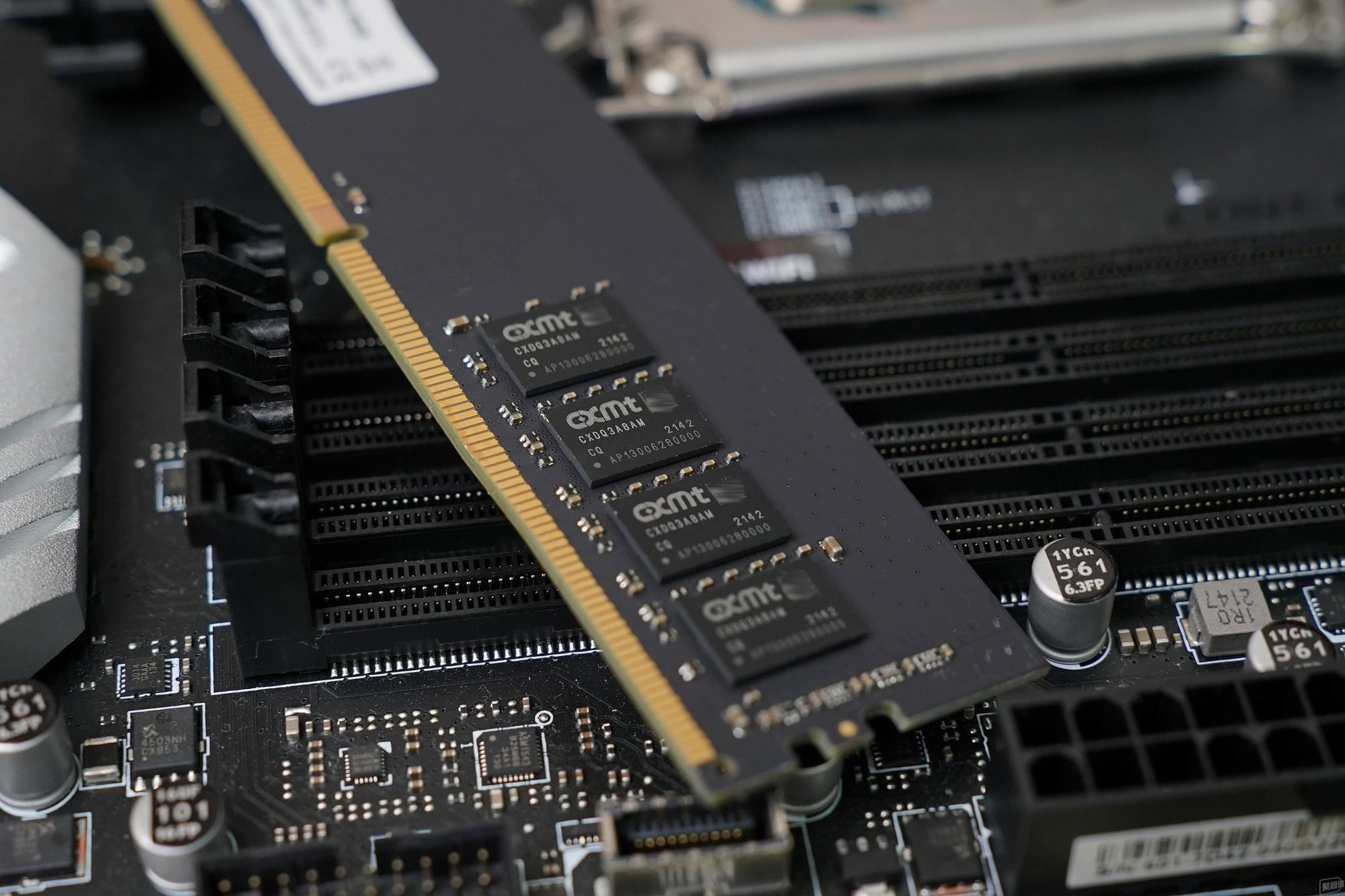 Biaya Memori Bengkak, Apple Lobi Trump Izin Beli Chip CXMT China