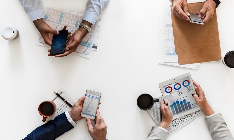 Komunitas Investasi: Membangun Literasi atau Menggiring Opini Pasar?