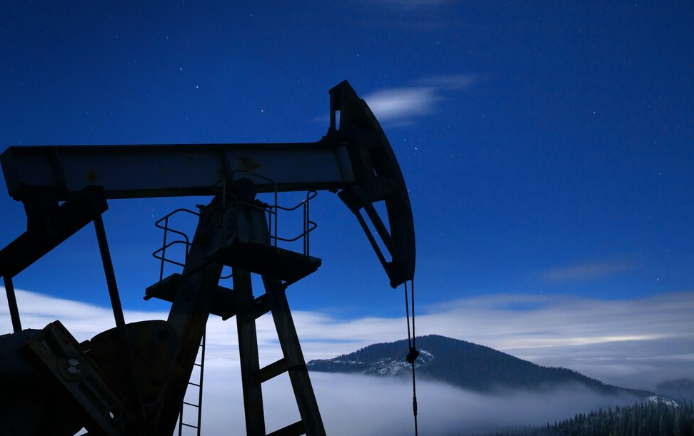 Harga Minyak Brent Tembus USD 100, Bursa Saham AS Ikut Anjlok