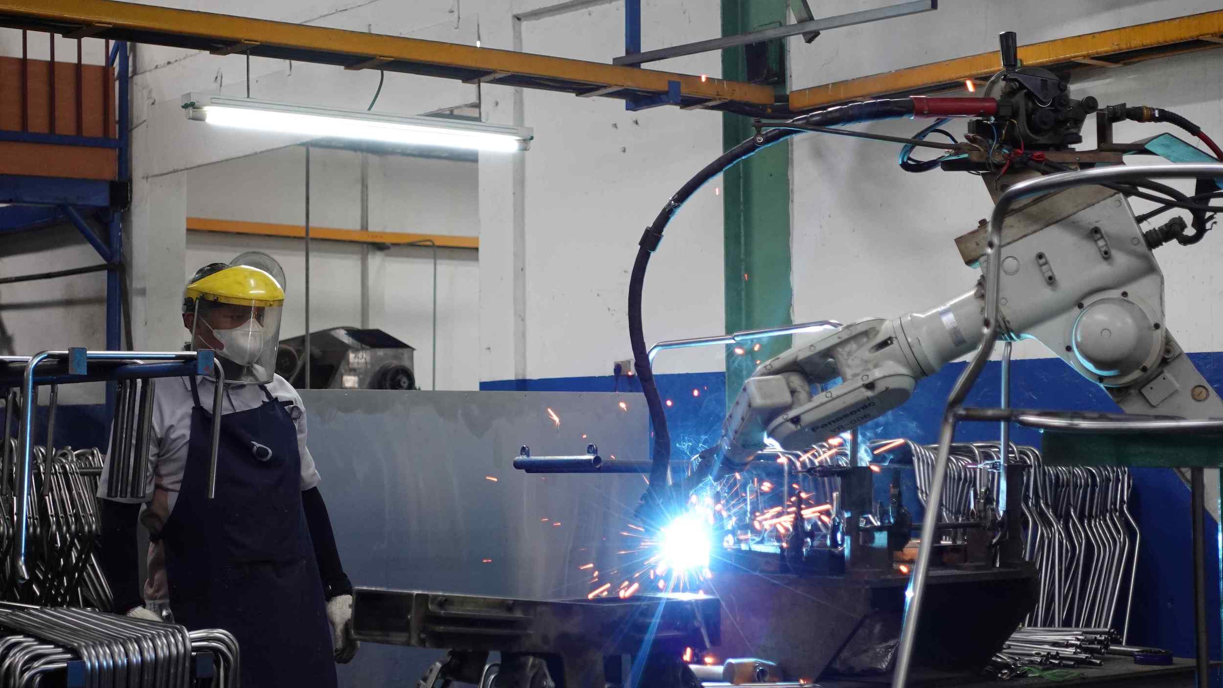 Laba CINT Melenting 384 Persen Semester I 2026
