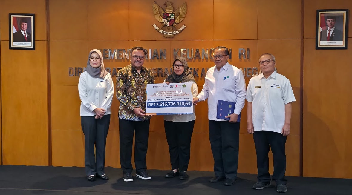 Asuransi Jasindo Serahkan Klaim Rp17,6 Miliar kepada Kemenag