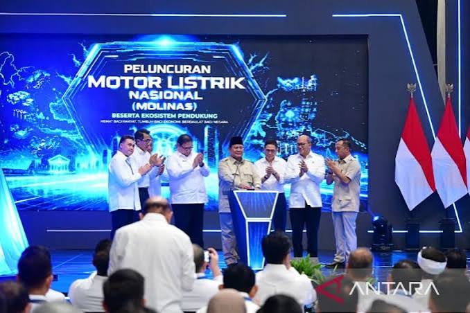 Di Cikarang, Presiden Dorong Produksi 2 Juta Motor Listrik Nasional