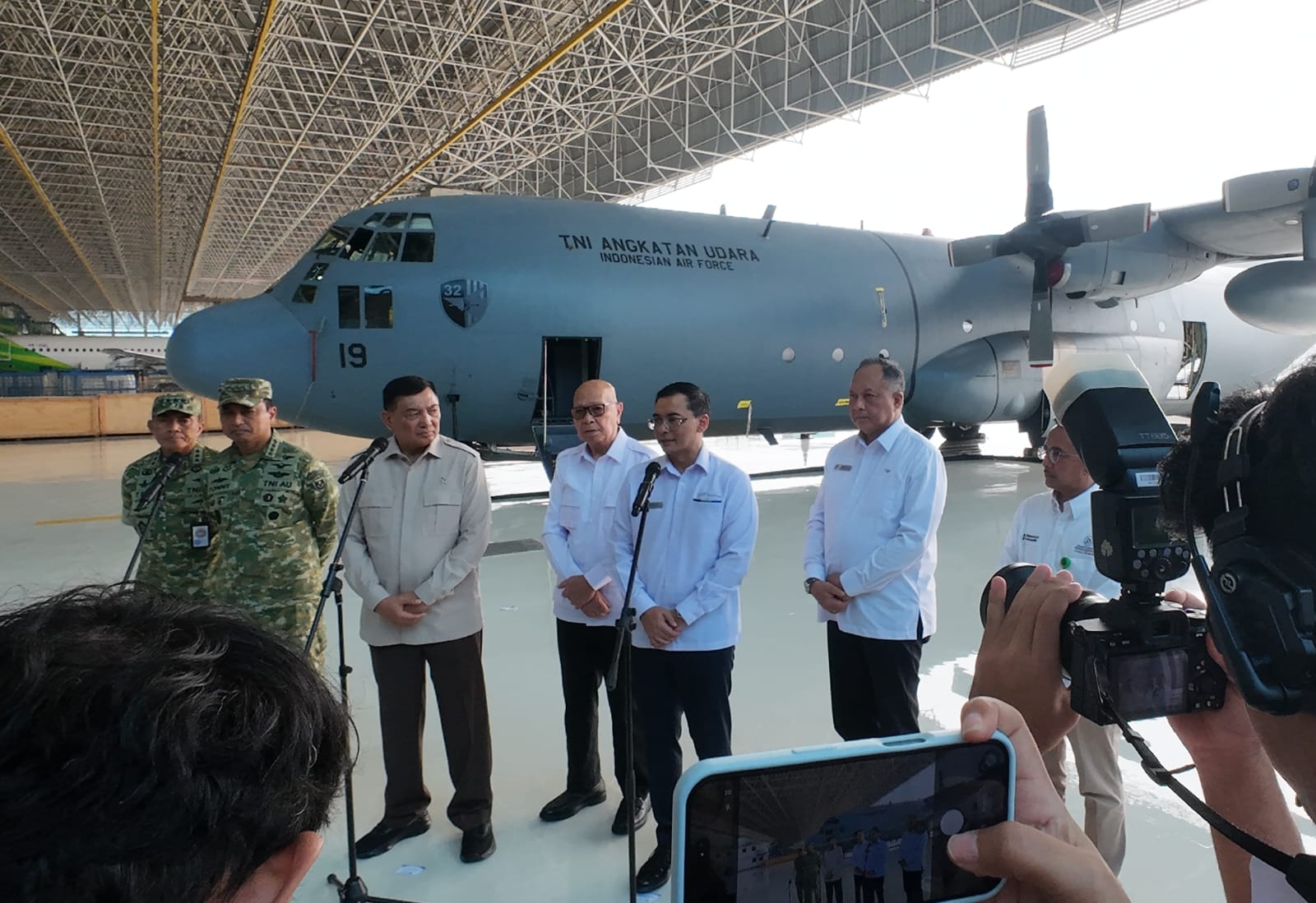 Rampung Modernisasi, GMFI Serahkan Hercules A-1319 ke Kemenhan