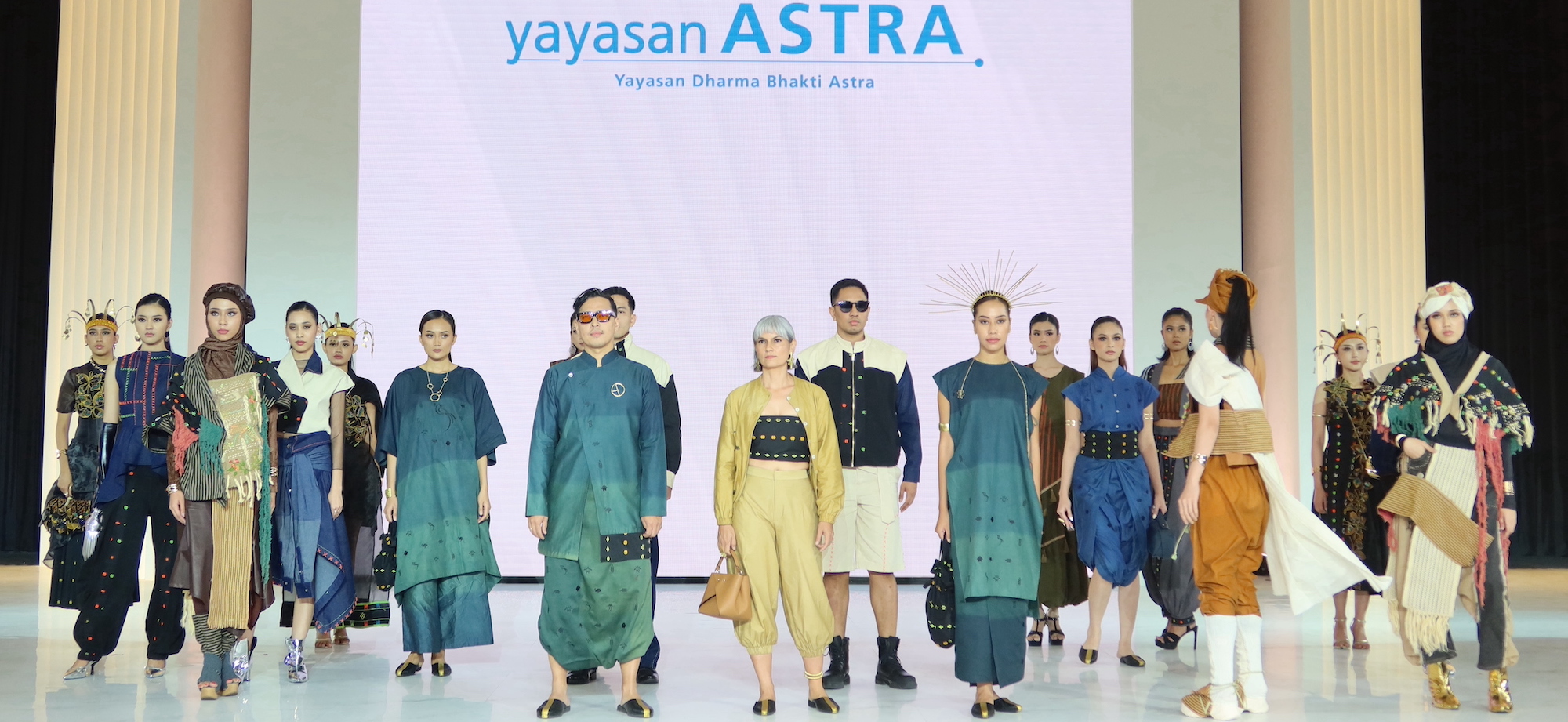 Astra Pentaskan Tenun Manggarai Barat ke Panggung Fashion Modern