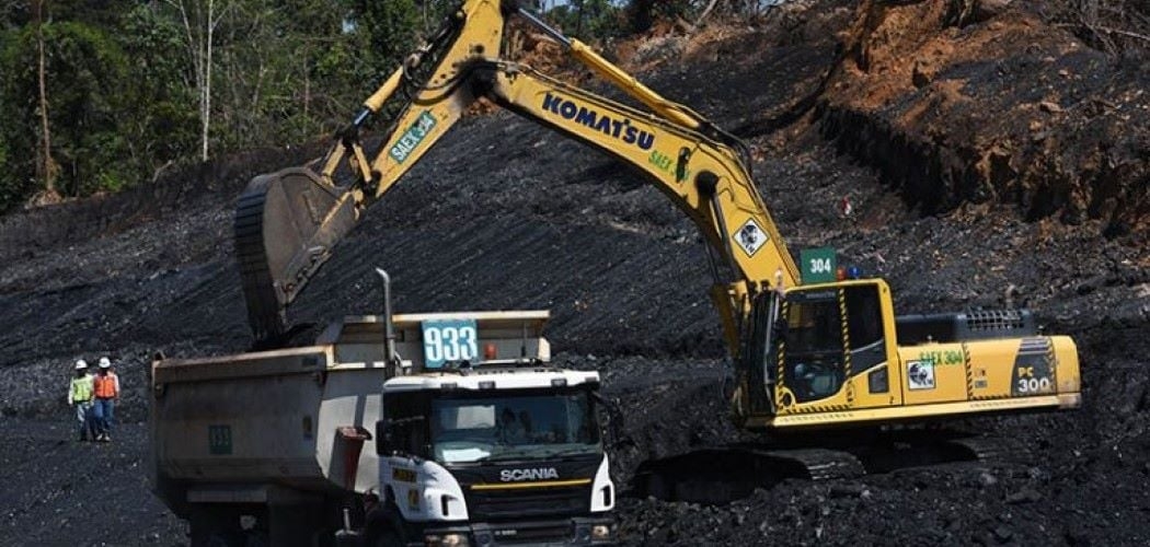 United Tractors (UNTR) Kena 3 Pukulan Sekaligus!