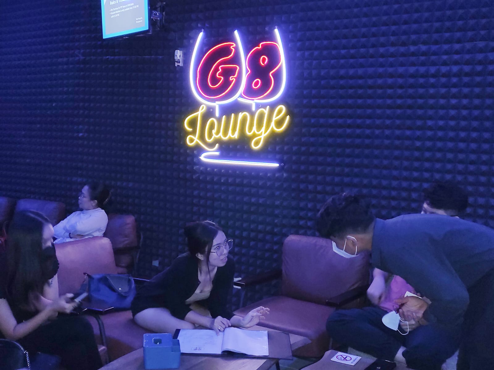 Rileksasi dengan view Danau di GB Lounge Vanya Park BSD Tanggerang Nongkrong Asyik di G8 Lounge Resto and Cafe