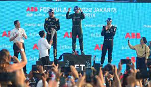 Formula E aksi pebalap Mitch Evans. dok. iNews. Formula E: Jangan Bilang Pemerintah Pusat Kurang Mendukung, Ini Bantahan Jokowi