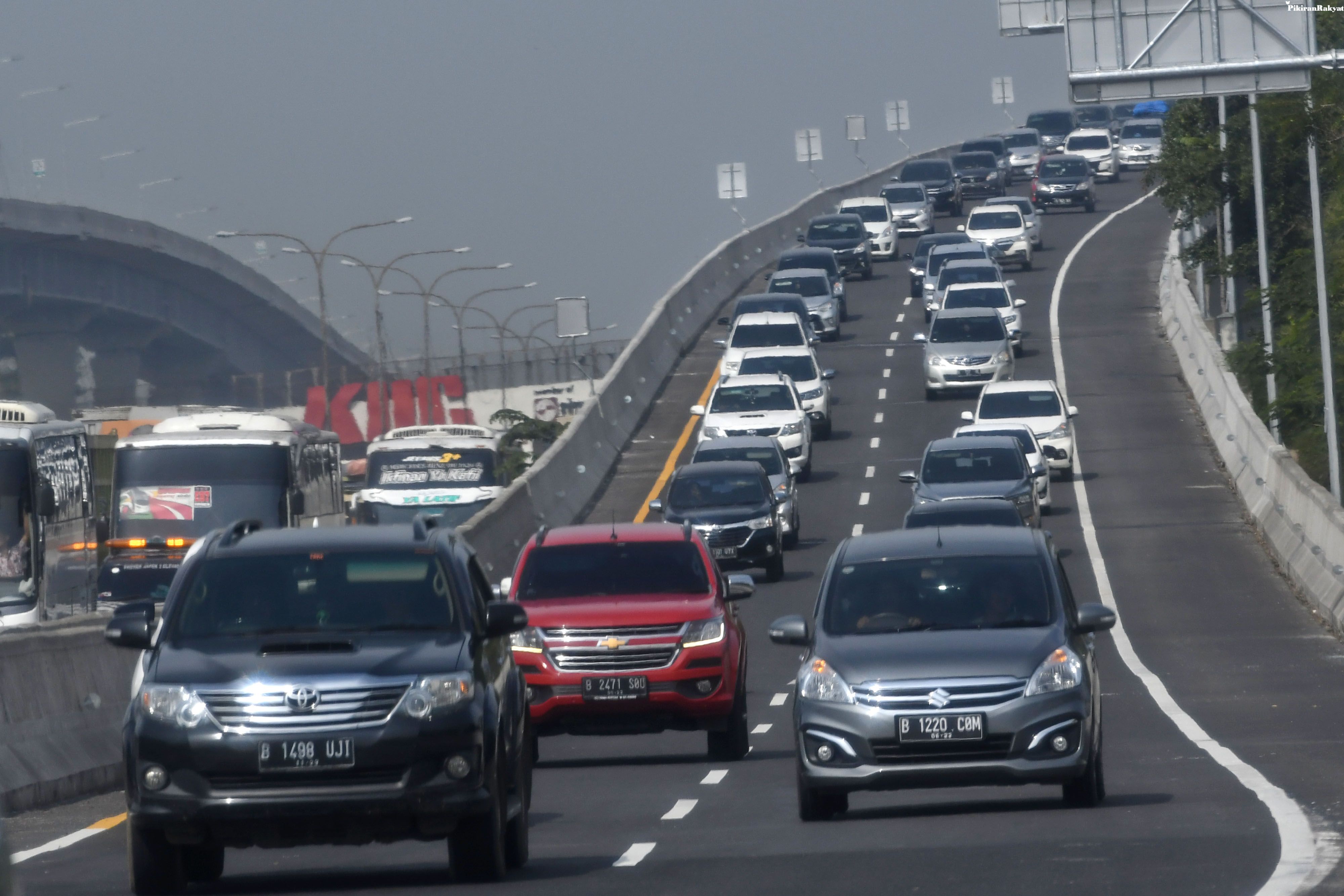 Ilustrasi Tol Japek. dok. EmitenNews. Tingkatkan Keamanan dan Kenyamanan, Jasa Marga Lanjutkan Pekerjaan Rigid di Tol Japek
