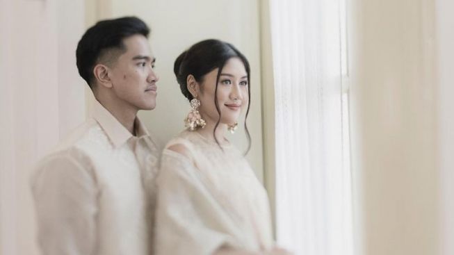 Kaesang Pangarep dan Erina Gudono. dok. fotoprewedding. Suara. Gelar Pernikahan Desember, Kaesang Pangarep-Erina Gudono Siapkan 5 Konsep Adat Nusantara