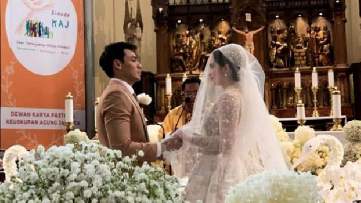 Chelsea Islan dan Rob Clinton Kardinal Menikah Kamis, 8 Desember 2022. dok2. Cantika. Tempo. Dipersunting Politikus Golkar, Chelsea Islan Akhiri Masa Lajang