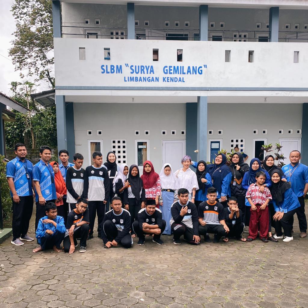 Rangkul Pelari Bantu SLB di Kendal, Satu Kata Peduli: Hidup Hanya Sekali, Jadilah Berarti