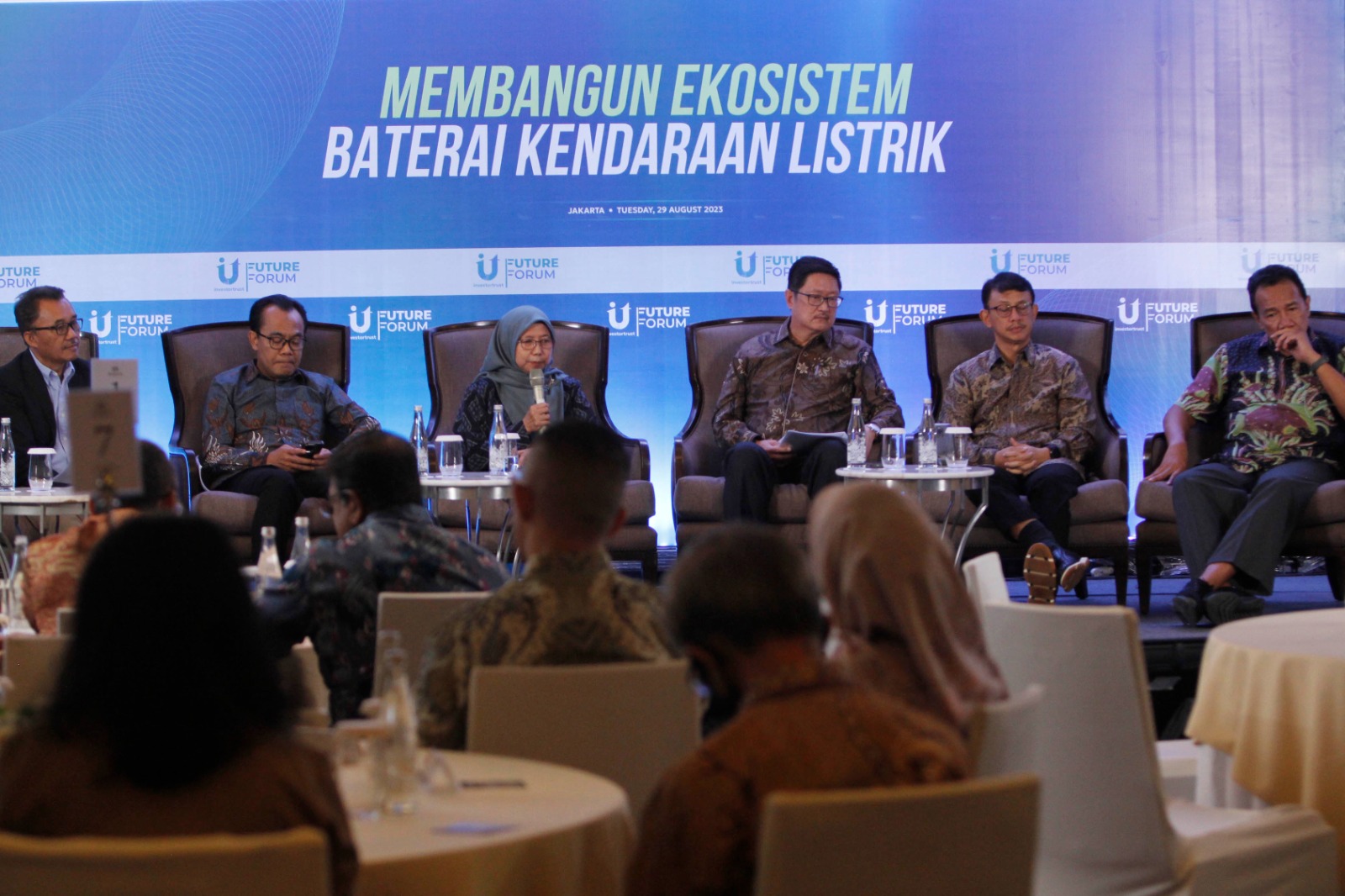 Soft Launching Investortrust.id, Menteri Bahlil Lahadalia Pukul Gong Digital