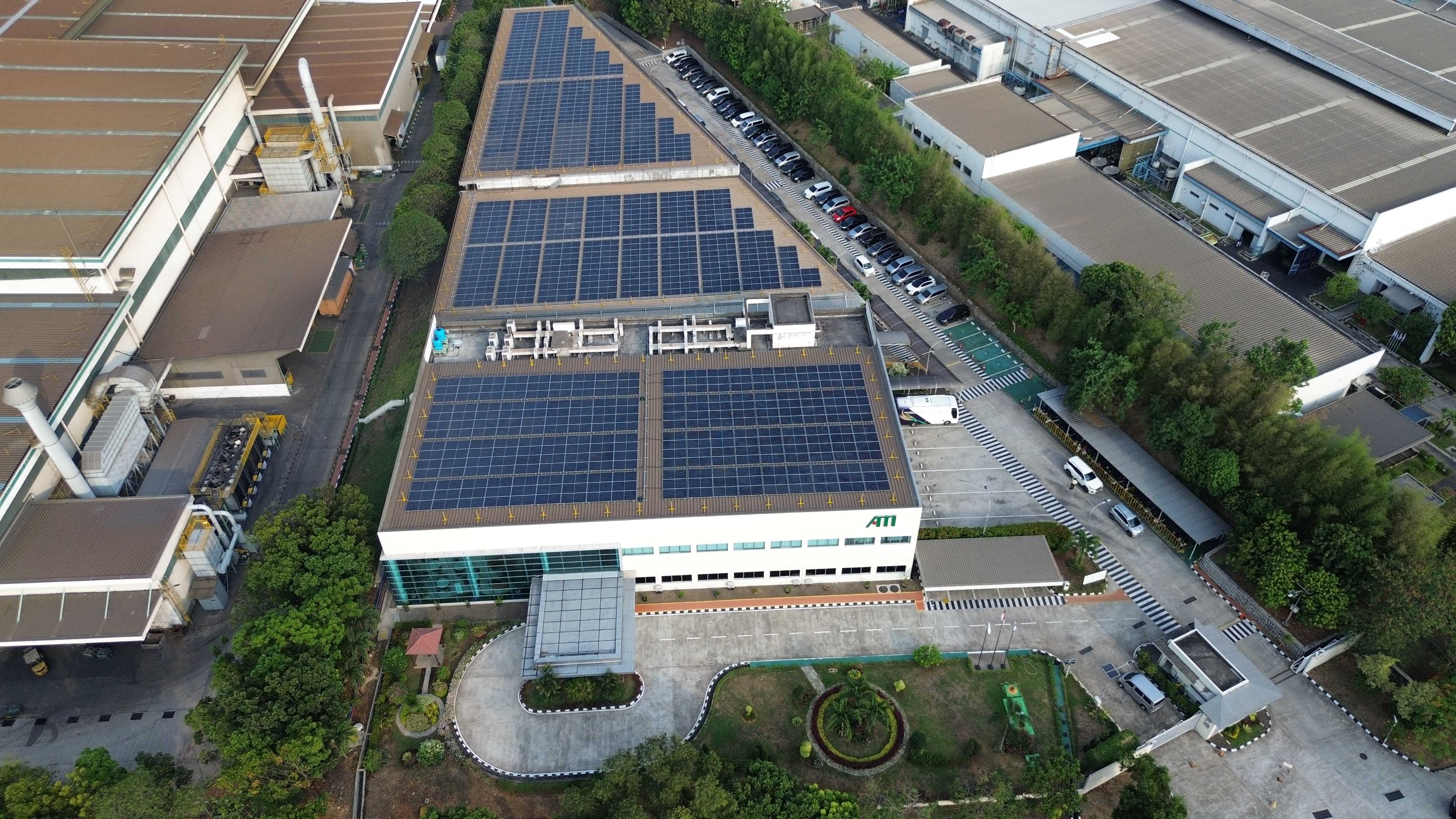 Kurangi Emisi Karbon, Entitas Astra Otoparts (AUTO) Resmikan PLTS Atap 3 MWp