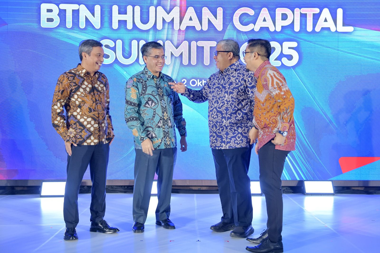 Bos BTN Nixon Napitupulu (paling kiri) pada acara Human Capital Summit 2025. FOTO - ISTIMEWA Perkuat Transformasi Talenta, BBTN Geber Human Capital Summit 2025