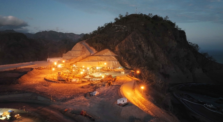 Sahamnya Drop 20 Persen, Bos MDKA Asal Australia Lepas Saham Segini