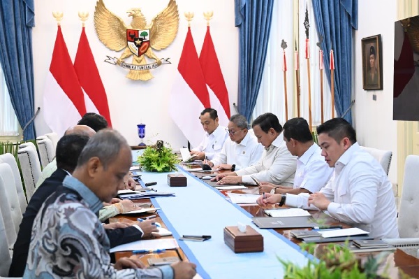 Prabowo Minta Amankan Distribusi Untuk Kendalikan Harga Pangan