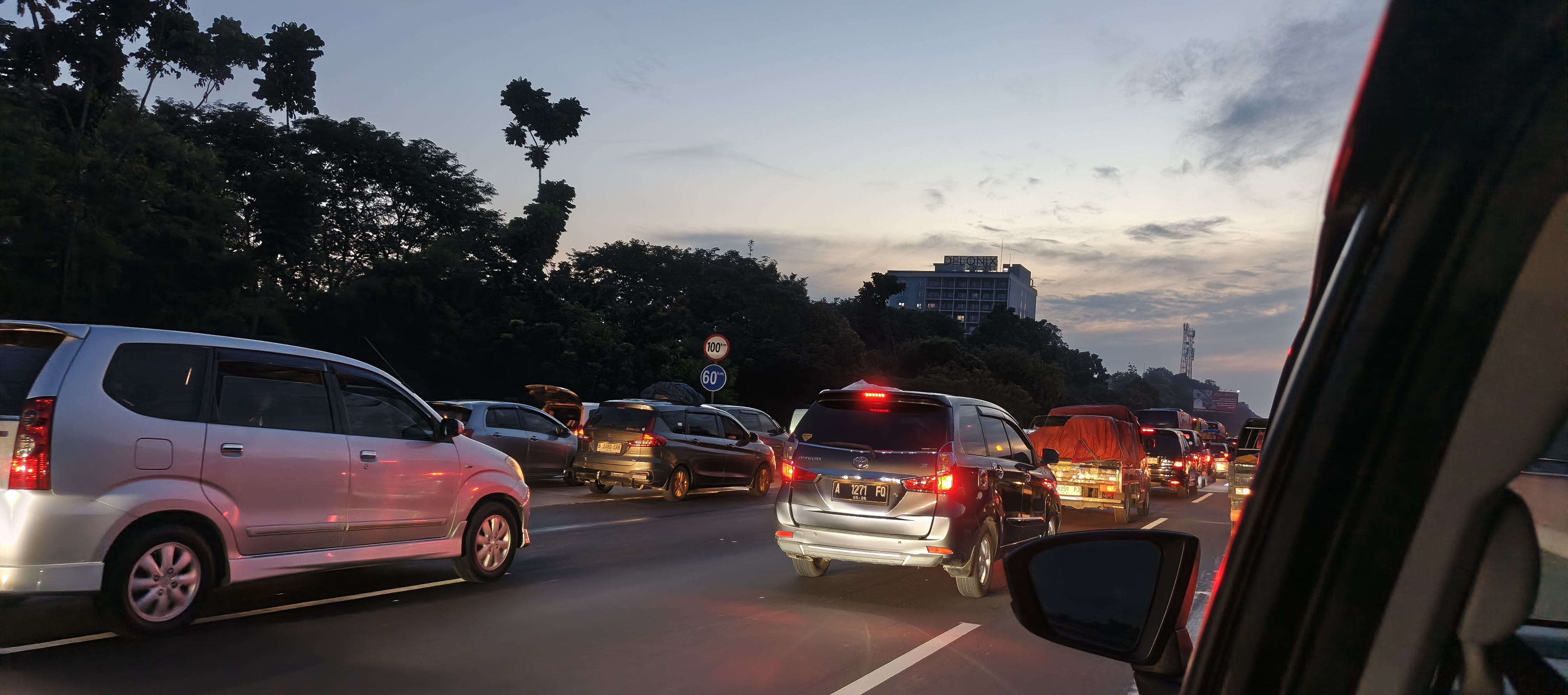 Puncak Mudik, Tol Cikampek Rekor Macet