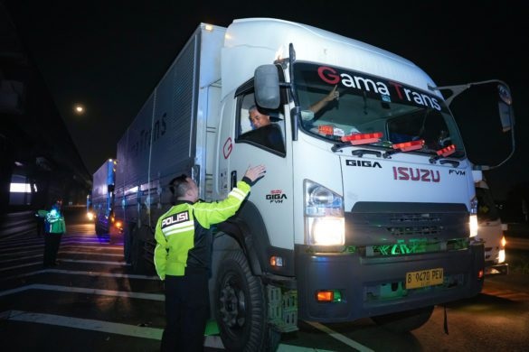 Larangan Truk Sumbu 3 Melintas Tol Japek Berlaku Hingga 29 Maret