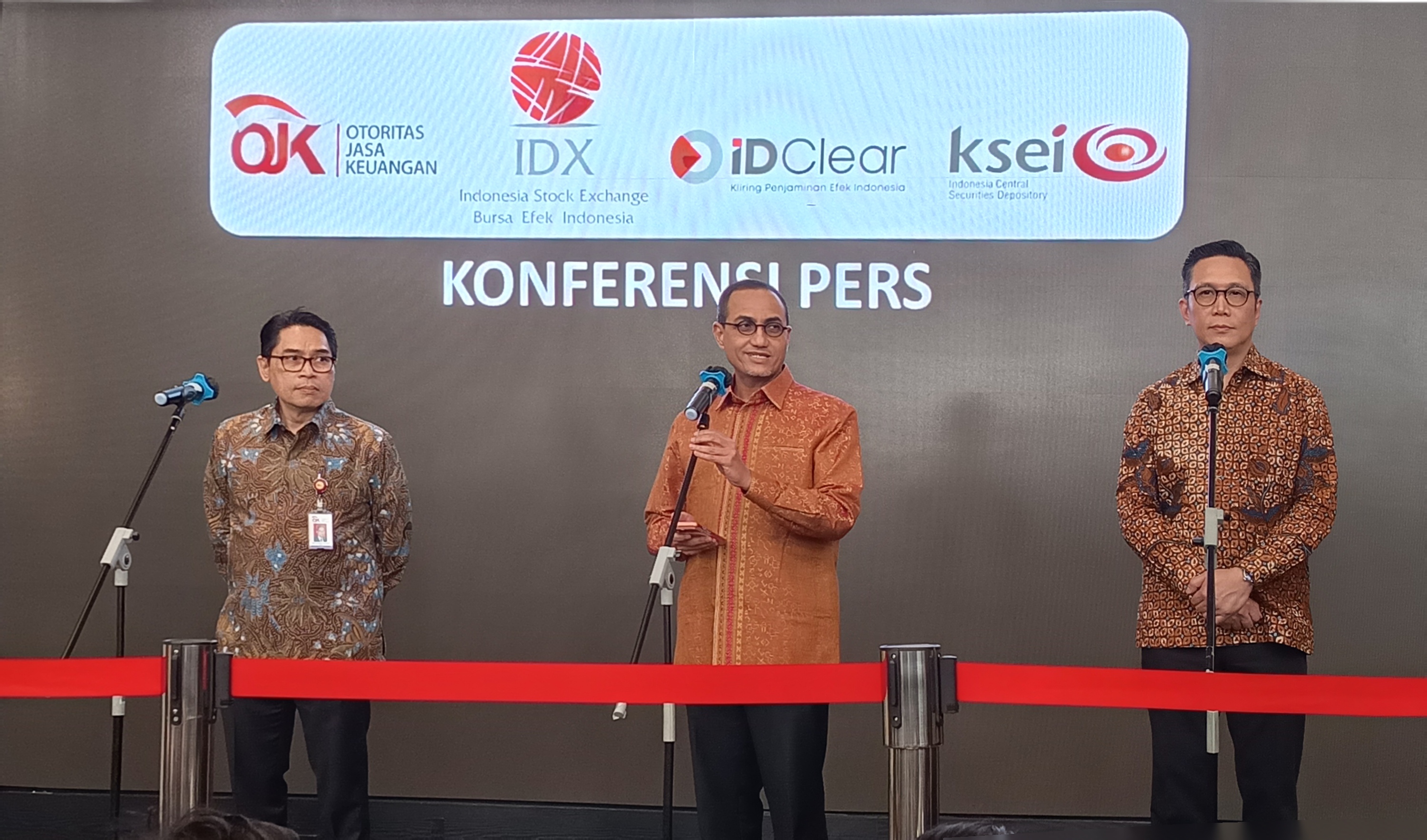 OJK Jatuhkan Sanksi ke 233 Pelaku Pasar Modal Selama 2026