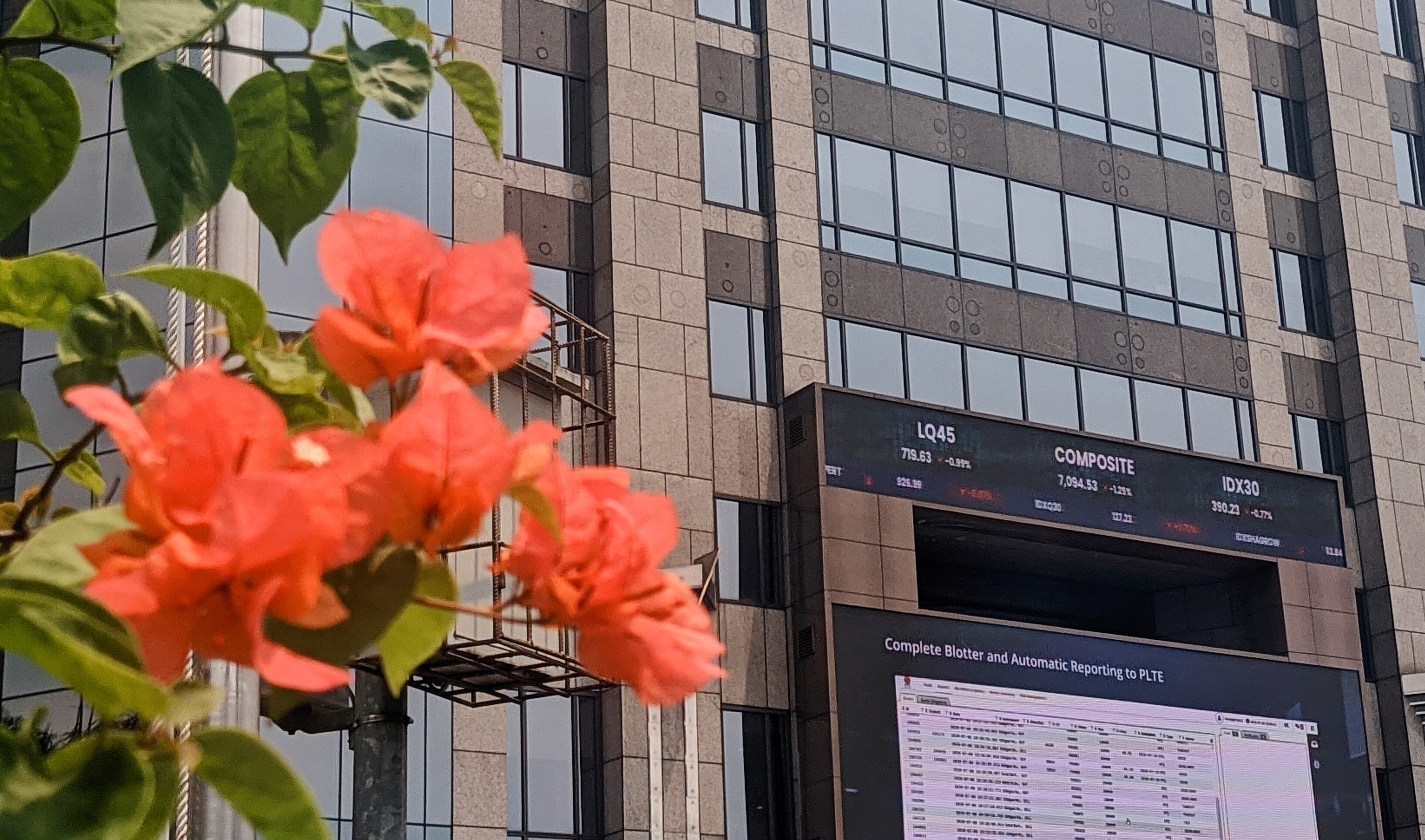 IHSG Sesi I Susut 0,29 Persen, 8 Sektor Seret ke 6.969