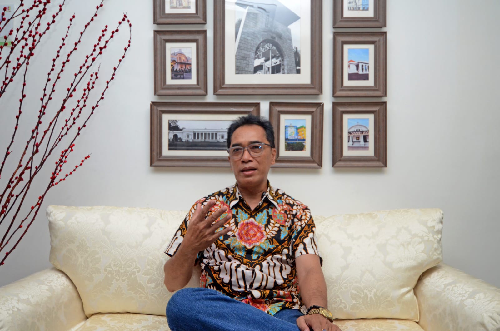 Terus Tertekan, Rupiah Terperosok di Rp17.382 Jelang Akhir Pekan