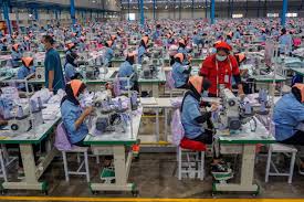 Pelemahan Rupiah dan Ancaman PHK, Begini Kondisi Industri Sepatu 