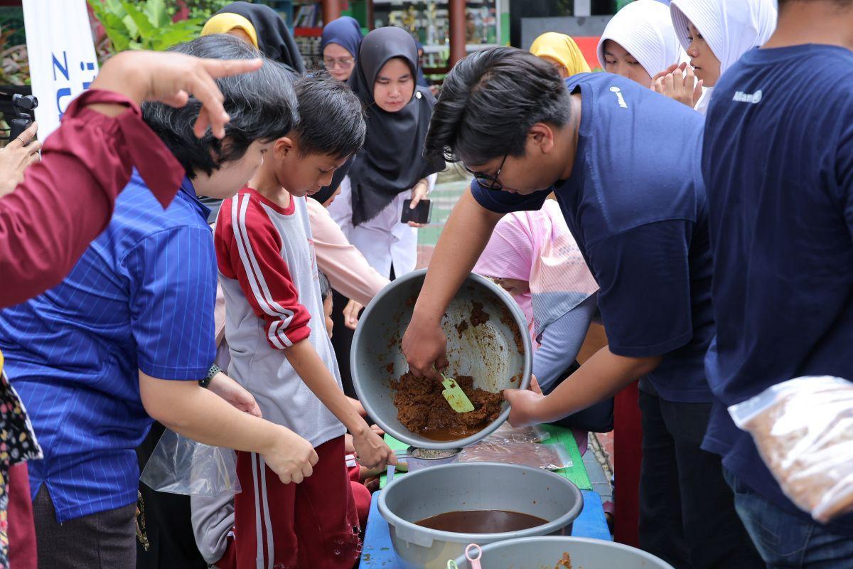 Allianz Indonesia Sulap Sampah Organik Jadi Produk Bernilai